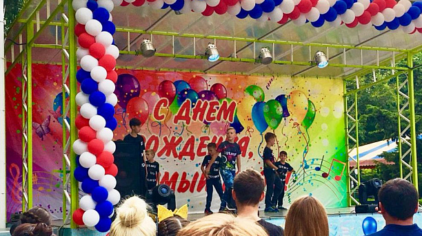 Парк им. 30-летия Победы отметил День города большой концертной программой