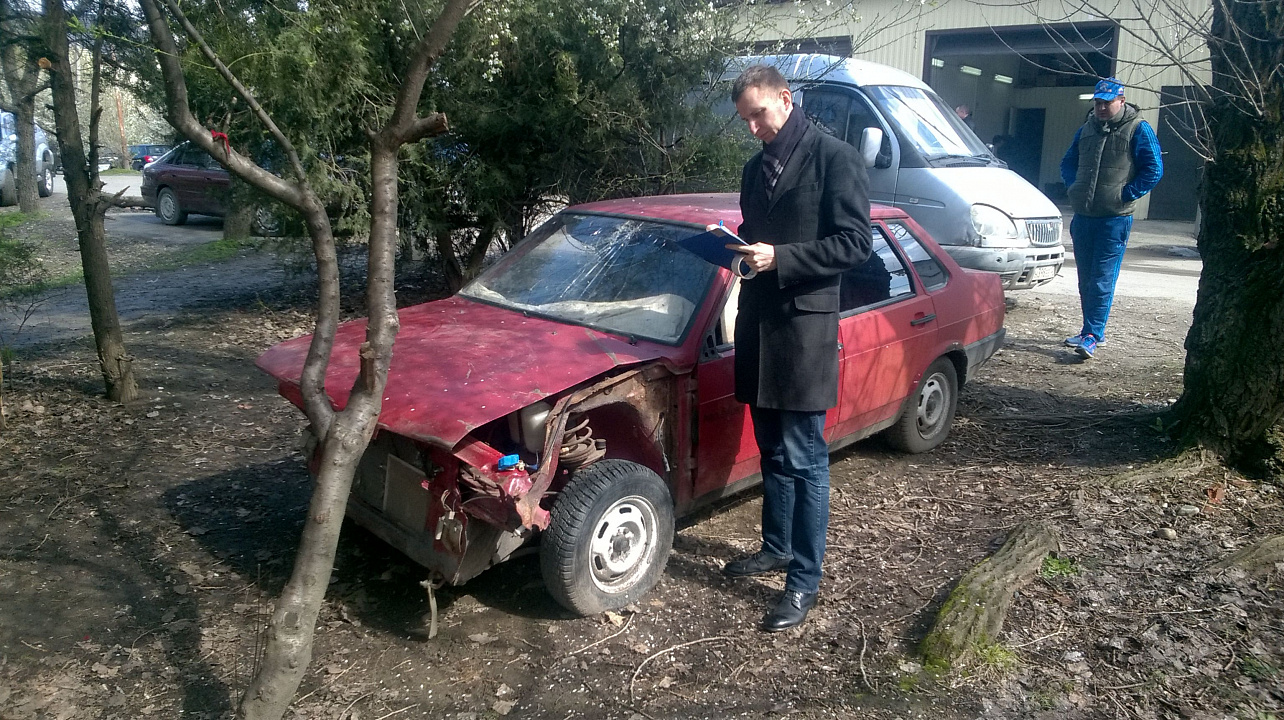 В Западном округе продолжается мониторинг по выявлению и уборки брошенных транспортных средств