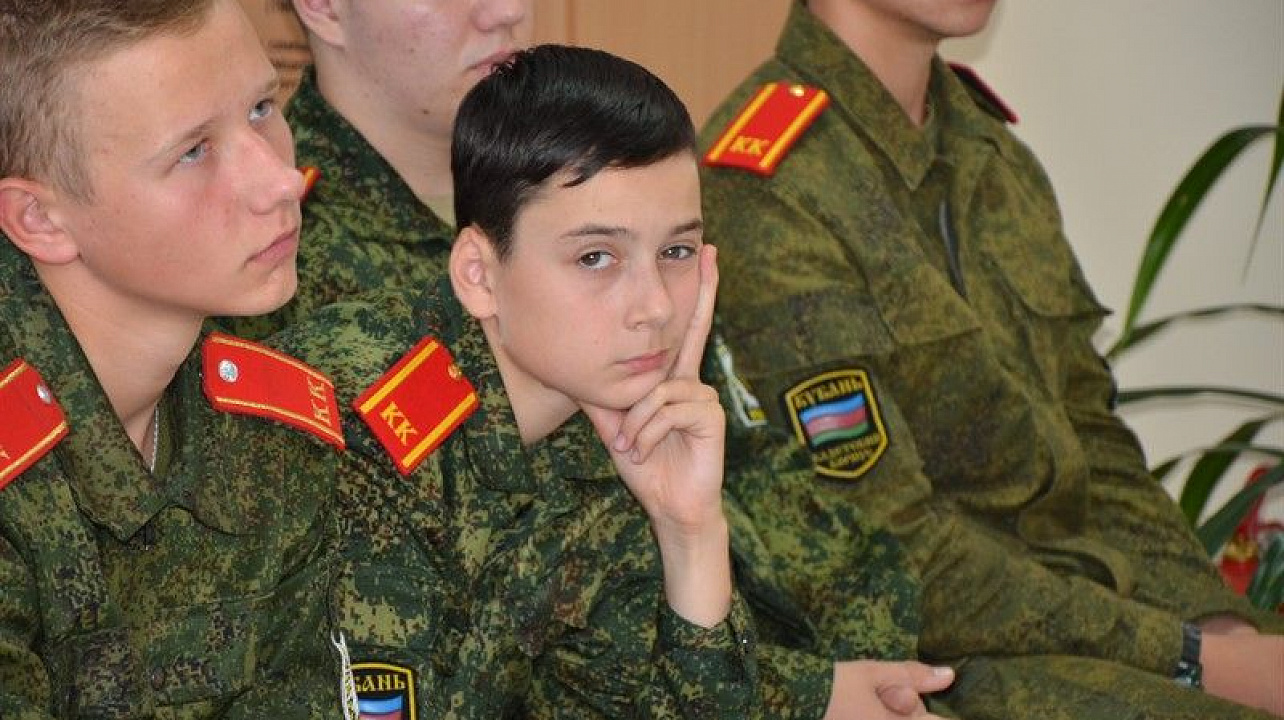 Движение «Содружество» организовало моноспектакль заслуженного артиста России в Кубанский казачий кадетский корпус имени атамана М.П.Бабыча.jpg