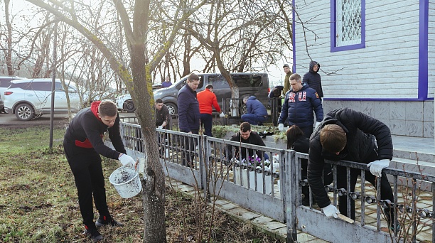 Санитарный марафон: краснодарцы навели порядок на территории часовни у Озера Лотосов 