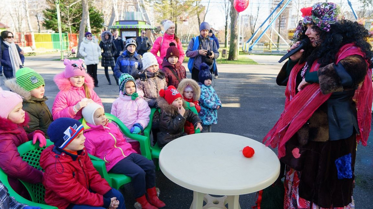 В Парке Победы прошла развлекательная программа «Чудеса, да и не только у волшебной Елки»