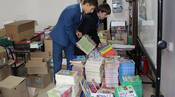 Школы Центрального округа собирают гуманитарную помощь для детей из Новороссии
