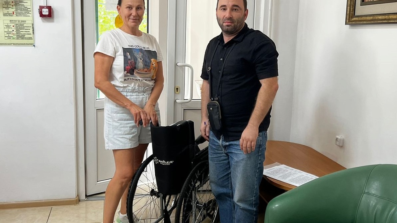 Депутаты помогли в выделении инвалидного кресла пенсионеру