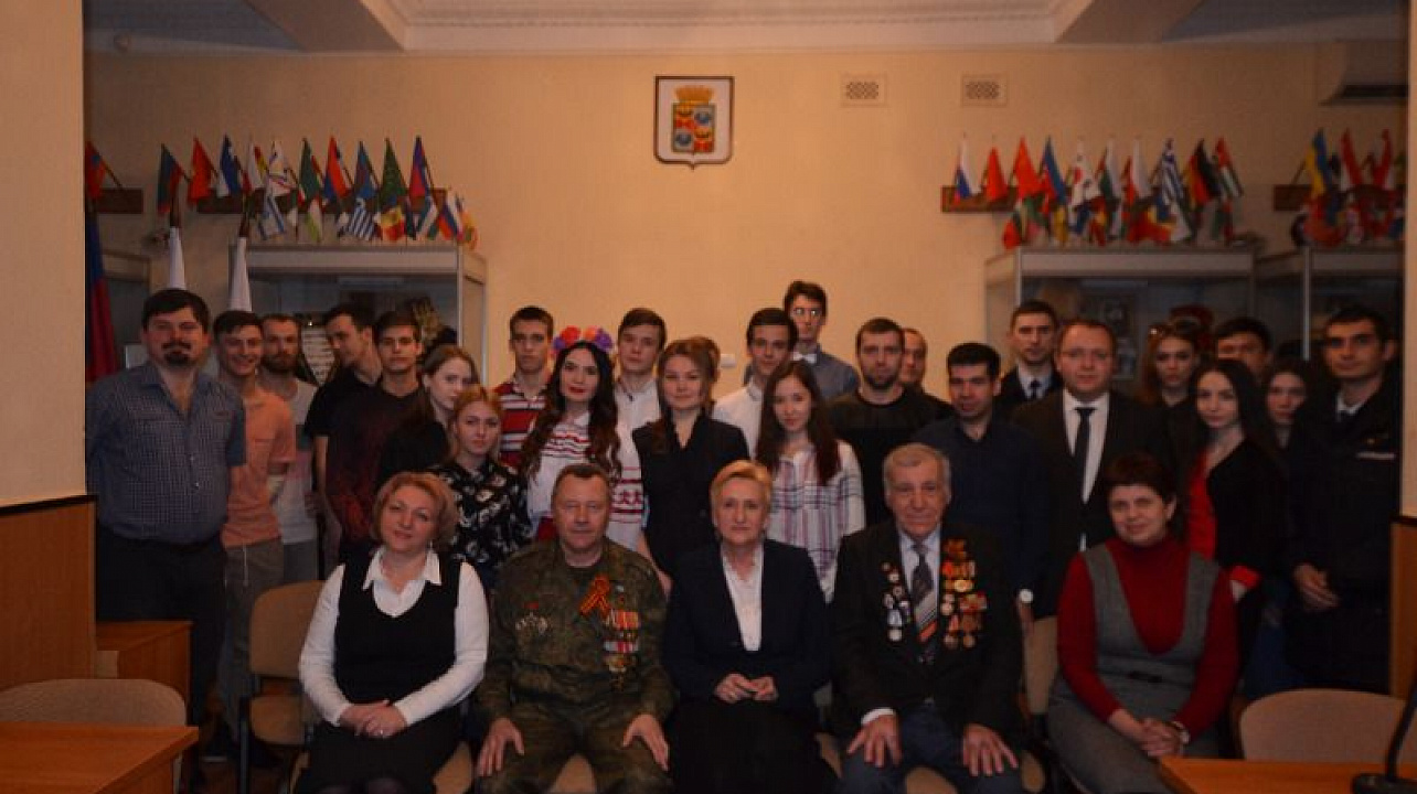 Заседание молодёжного круглого стола по вопросам профилактики экстремизма состоялось в Краснодаре.JPG