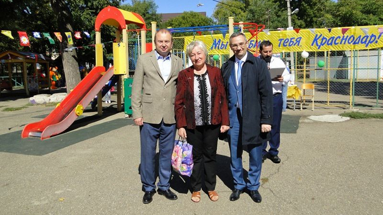 В Центральном округе продолжаются праздники по месту жительства, посвященные Дню города