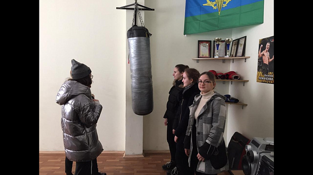 Ученики гимназии № 88 посетили воинскую часть