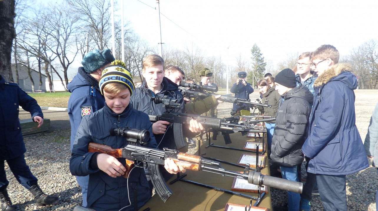 Ученики школы № 60 посетили воинскую часть