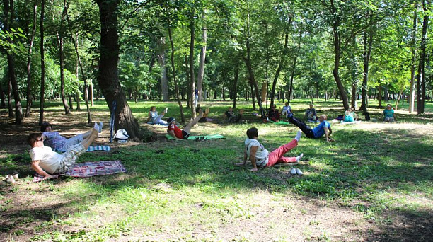 В Центральном округе продолжаются занятия гимнастикой 