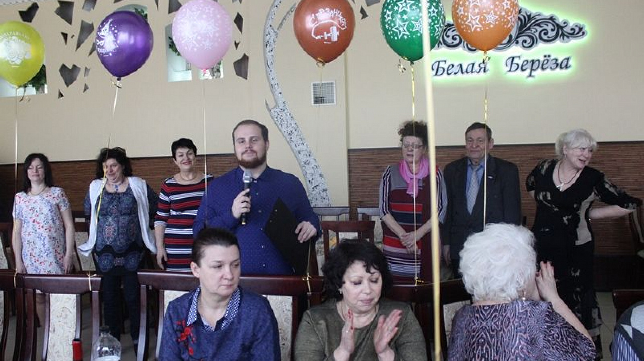 Первый заместитель главы администрации Центрального округа Сергей Громыко поздравил активистов с наступающим Международным женским днем