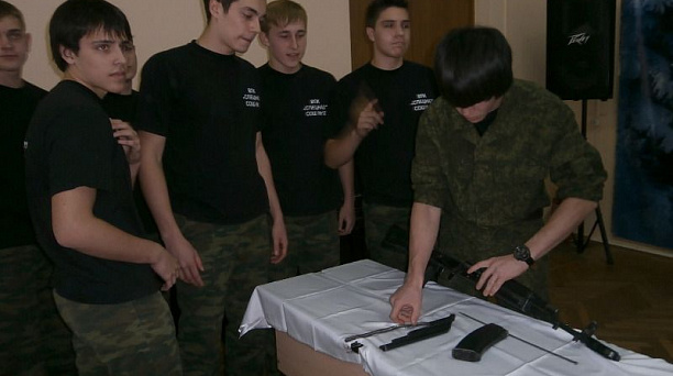 Школьники Центрального округа приняли участие в городском фестивале военно-патриотических объединений