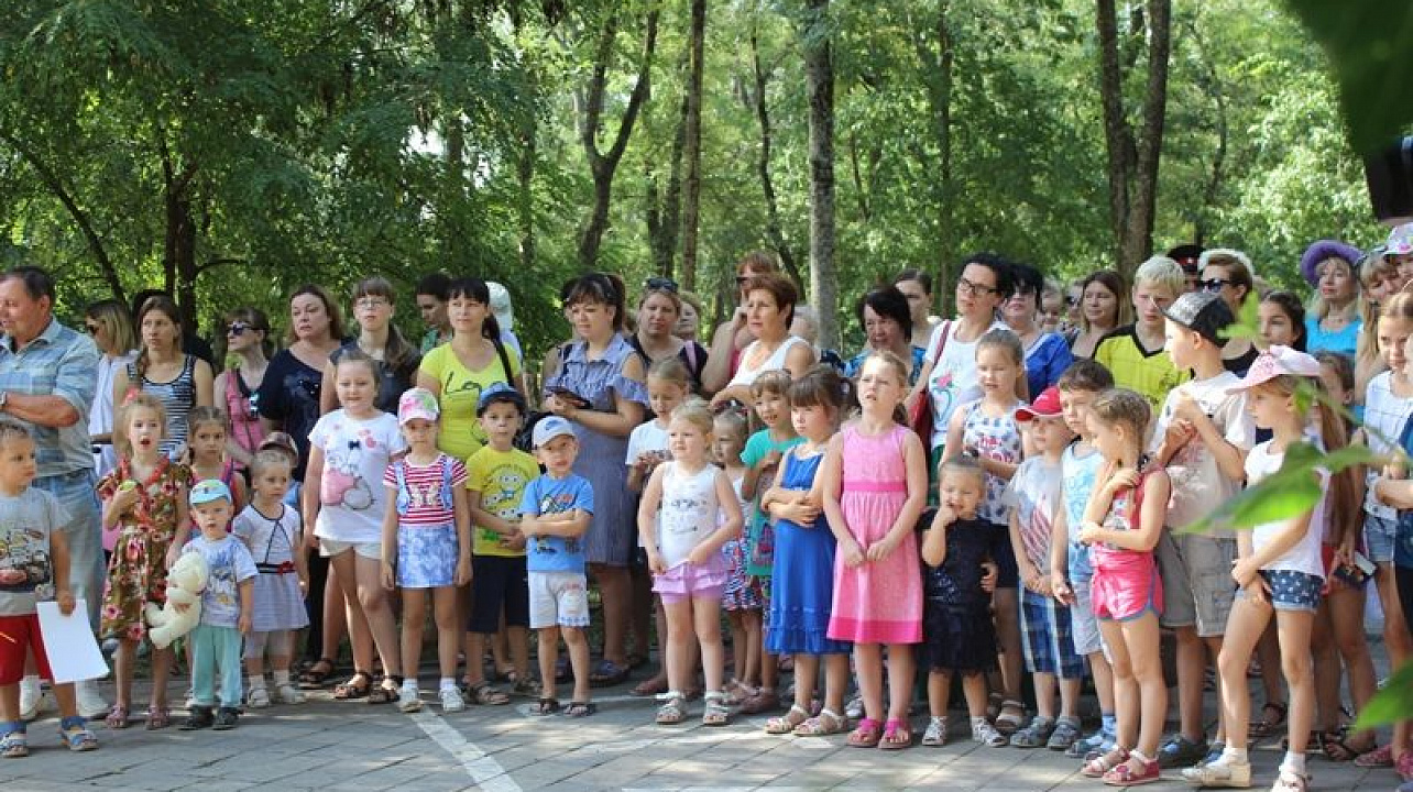 В Центральном округе торжественно открыли новую детскую площадку