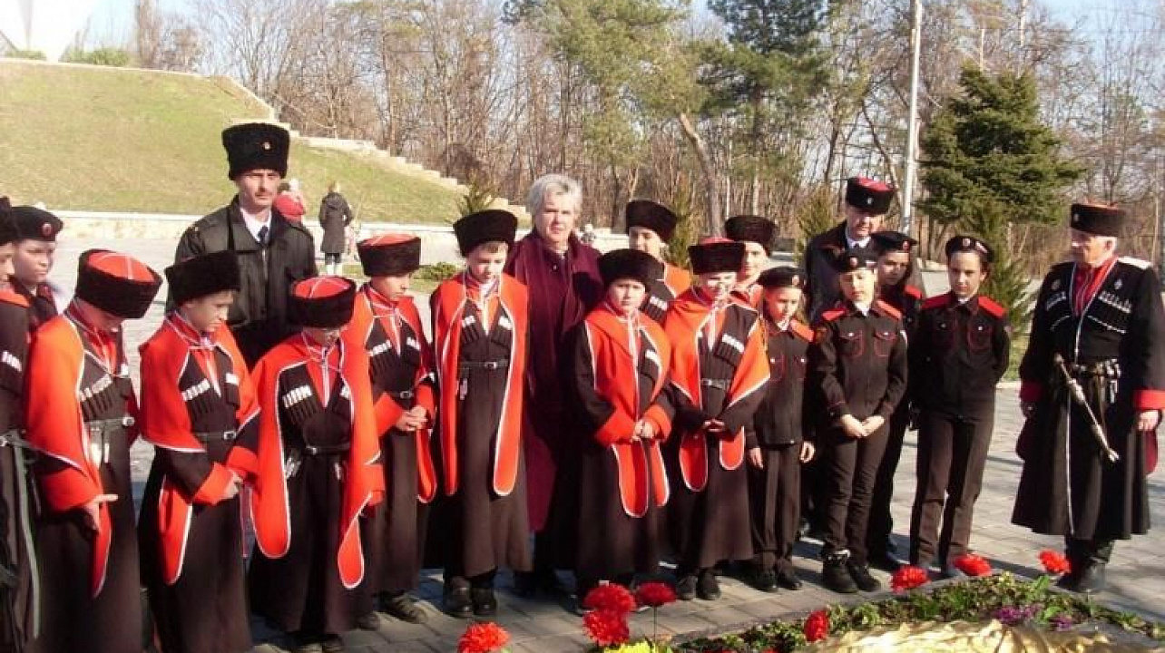 Ученики казачьего класса школы № 6 отправились на экскурсию по памятным местам Краснодара