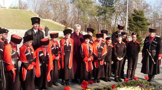 Ученики казачьего класса школы № 6 отправились на экскурсию по памятным местам Краснодара