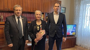 Глава Прикубанского округа Евгений Беликов поздравил жительницу блокадного Ленинграда Людмилу Николаевну Цап с приближающейся 80-ой годовщиной снятия блокады северной столицы 