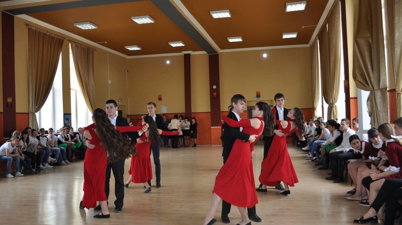 В Прикубанском округе прошел фестиваль-конкурс «Школьный бал»