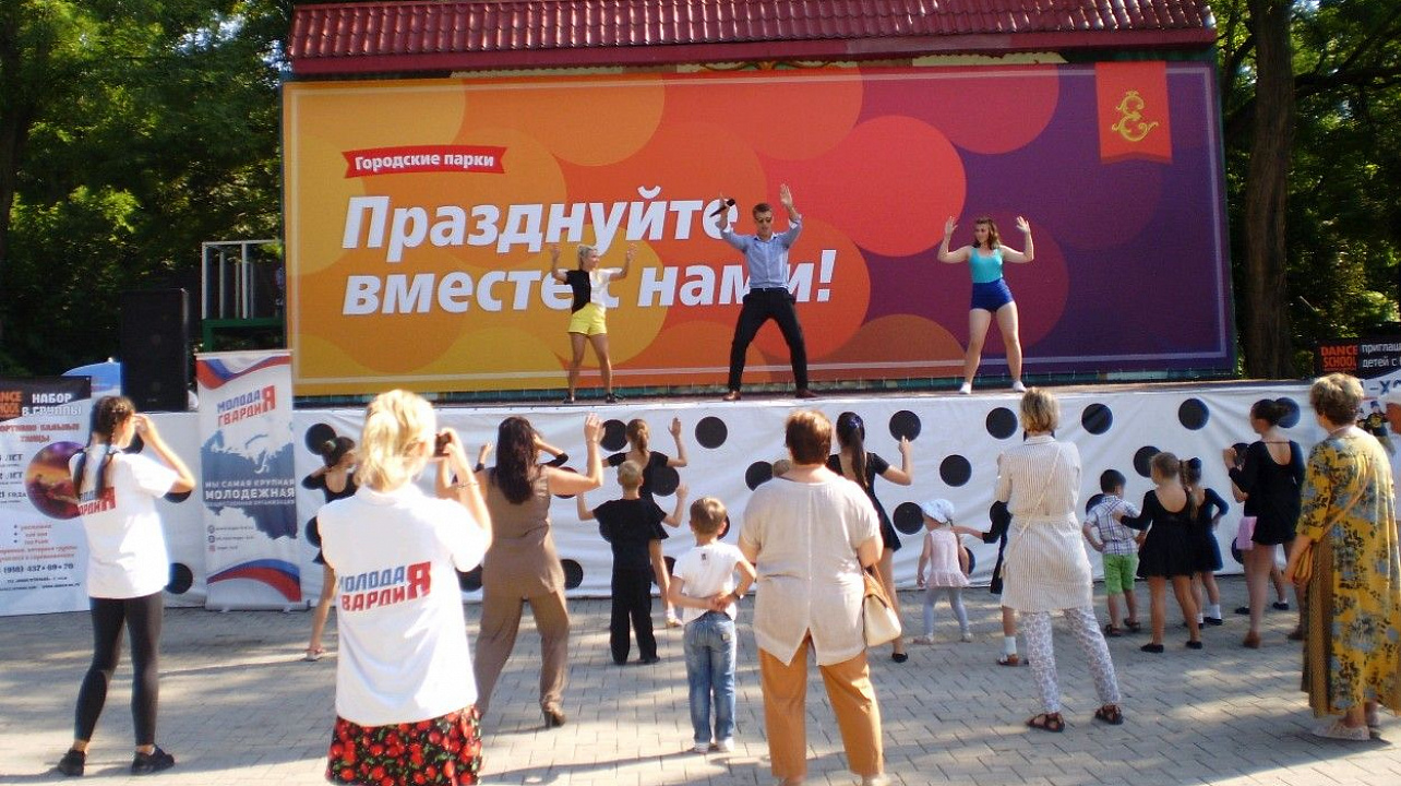 В Городском саду состоялся конкурс детского рисунка на асфальте