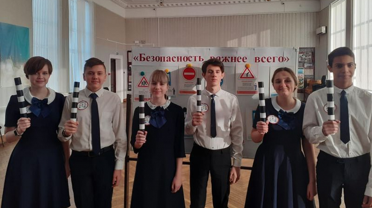 Юные инспекторы дорожного движения школы № 2 – участники краевого конкурса "Безопасность важнее всего"