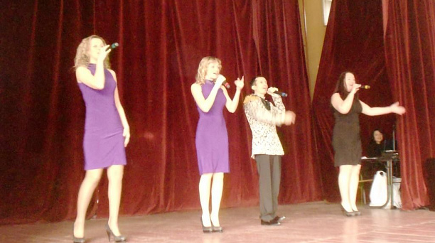 С песней легче на войне…