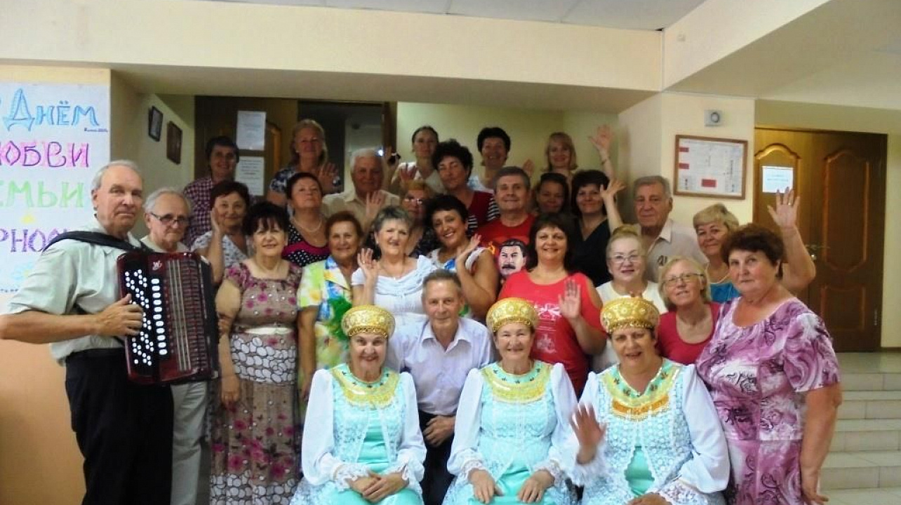 С Днем семьи поздравили жителей Фестивального микрорайона