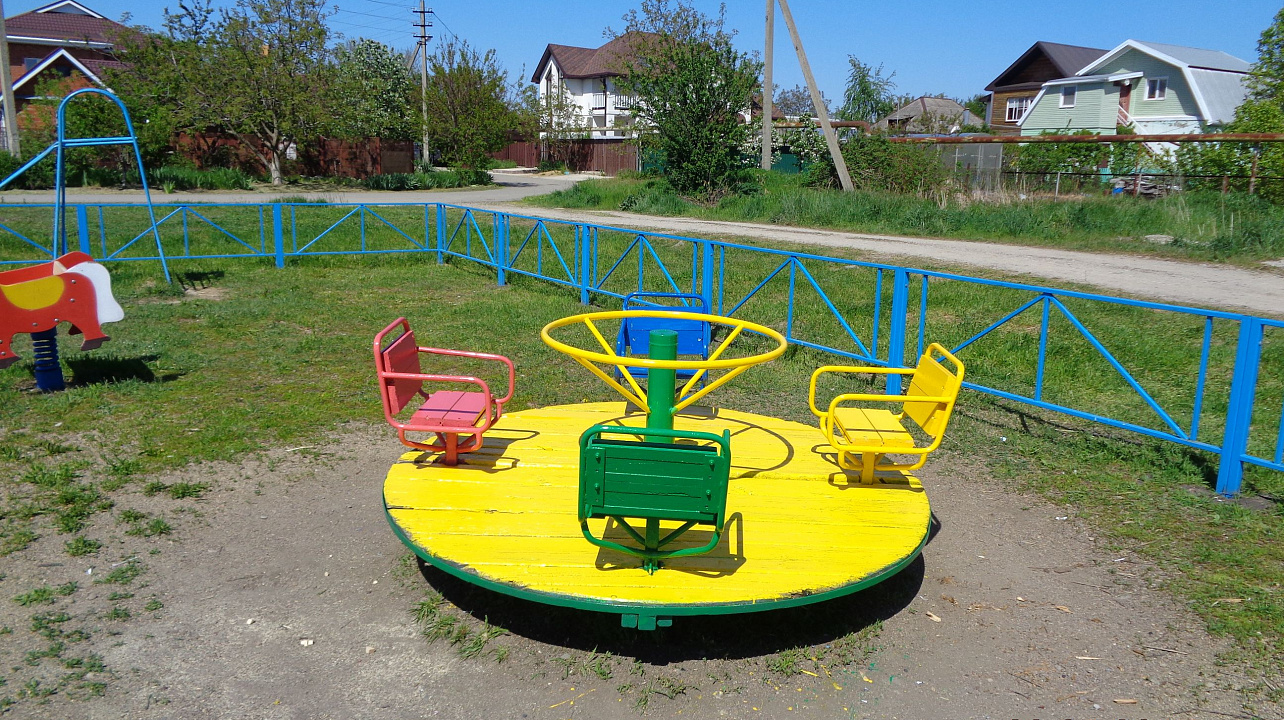 Детская площадка к летнему отдыху готова