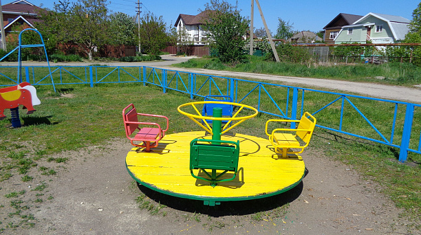 Детская площадка к летнему отдыху готова