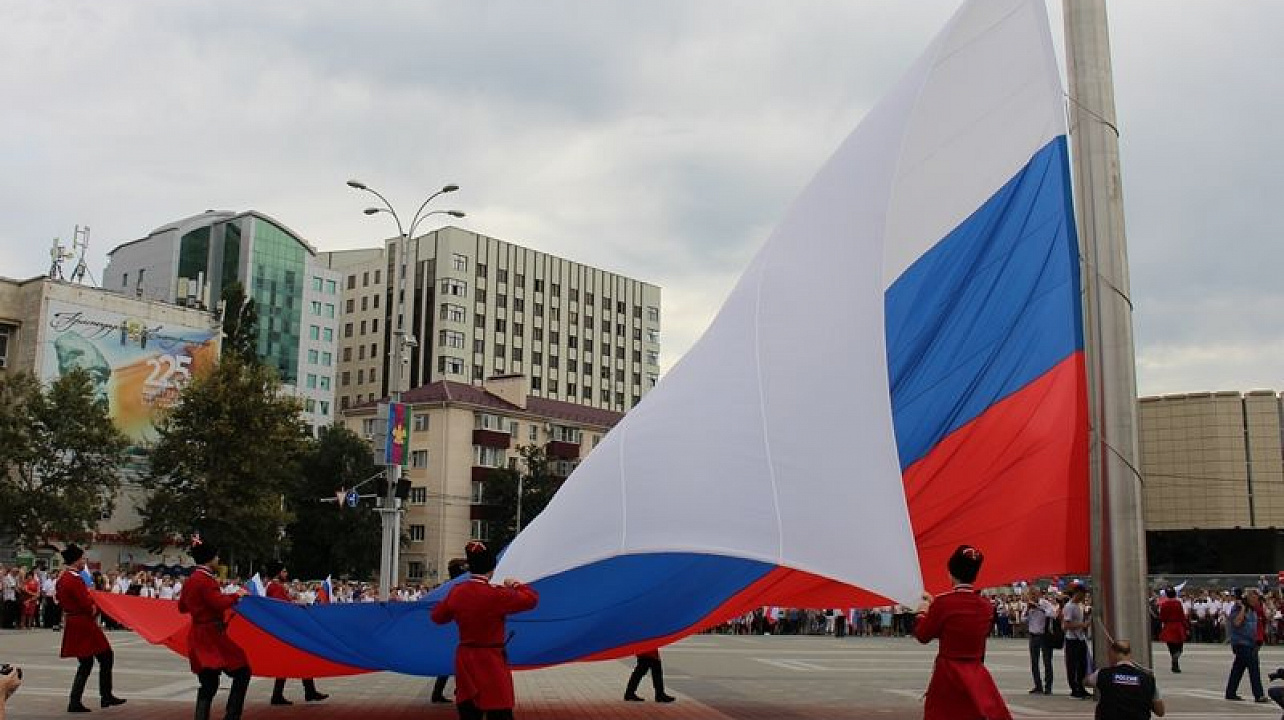 Общественность Центрального округа отметила День Государственного флага РФ