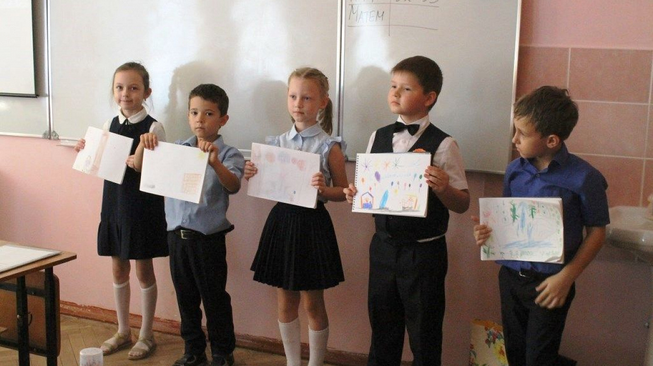 Специалисты Центра культуры и досуга Прикубанского округа помогли самым юным краснодарцам подготовить подарки на 224-й День рождения города