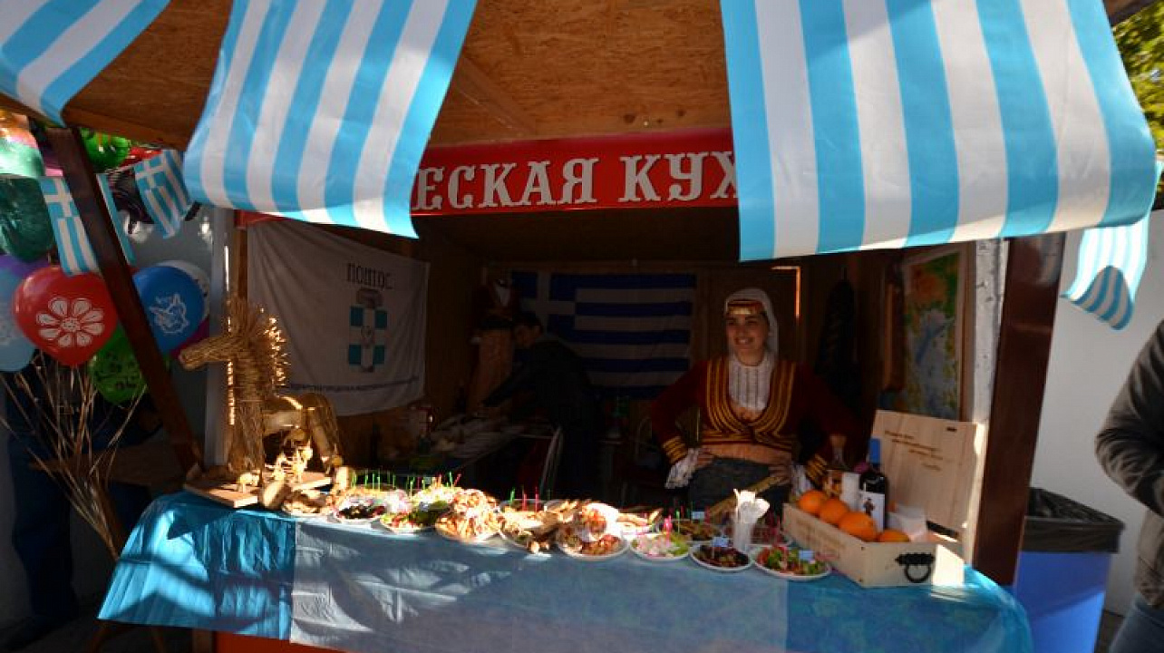 Национально-культурные объединения отметили День города Краснодара, объединившись в традиционном «Хороводе Дружбы».jpg