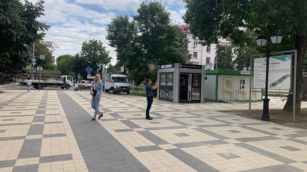 На территории Мариинского бульвара в Краснодаре приступили к высадке зеленых насаждений