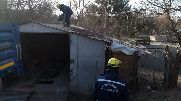 Евгений Первышов поручил активизировать работу по расчистке улицы Уральской от незаконных построек