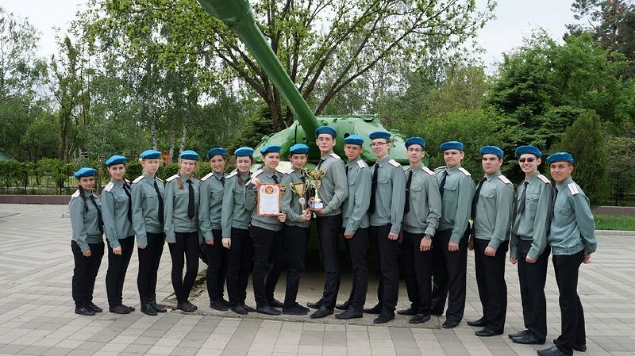 Ученики школы № 2 Центрального округа – победители  городского смотра по строевой подготовке