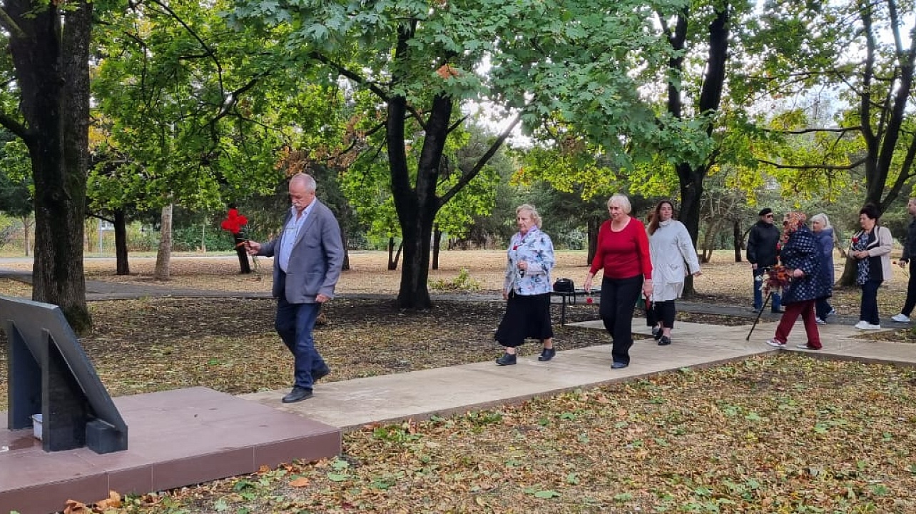 В Прикубанском округе прошли возложения цветов у памятников и захоронений освободителей Кубани к 80-ой годовщине освобождения края от немецко-фашистских захватчиков