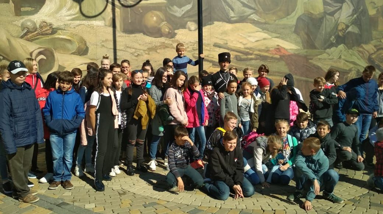 Учащиеся школы № 46 Карасунского округа провели пешую экскурсию по историческим местам Краснодара