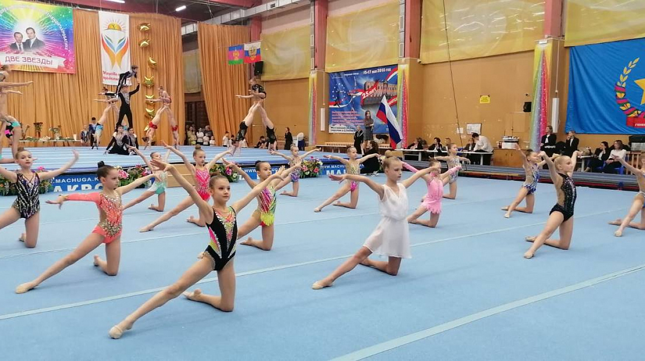 Две звезды: в Краснодаре стартовали Всероссийские соревнования по спортивной акробатике
