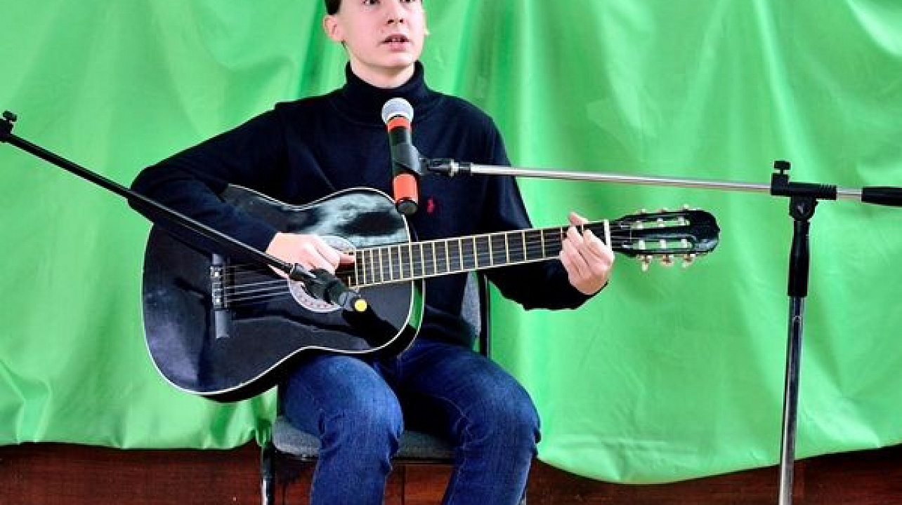 В Центре детского творчества «Прикубанский» прошел I городской фестиваль бардовской песни «Краснодарские огни»