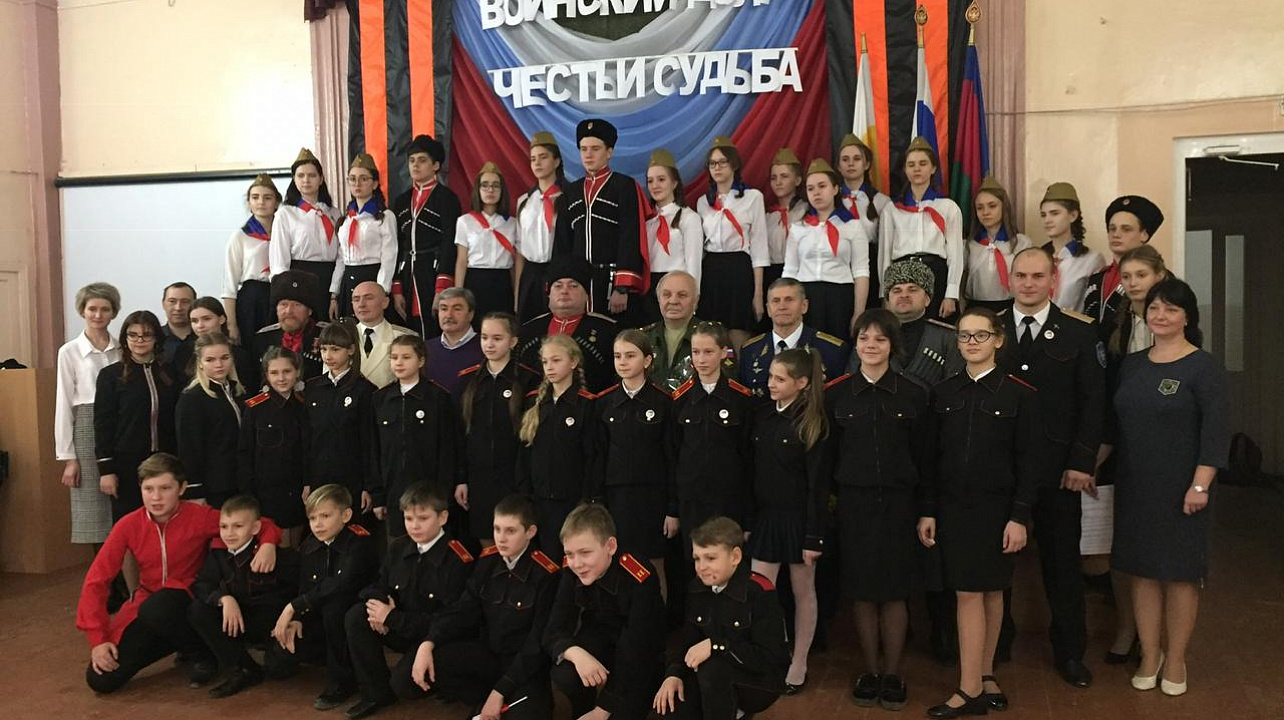 В МБОУ СОШ № 60 состоялась линейка, посвященная открытию месячника оборонно-массовой работы в Карасунском округе