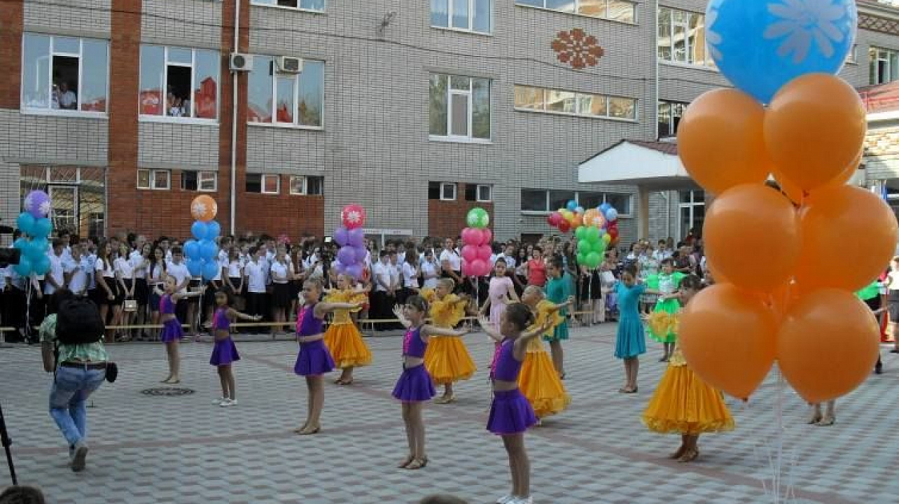 В школах Западного округа начался новый учебный год