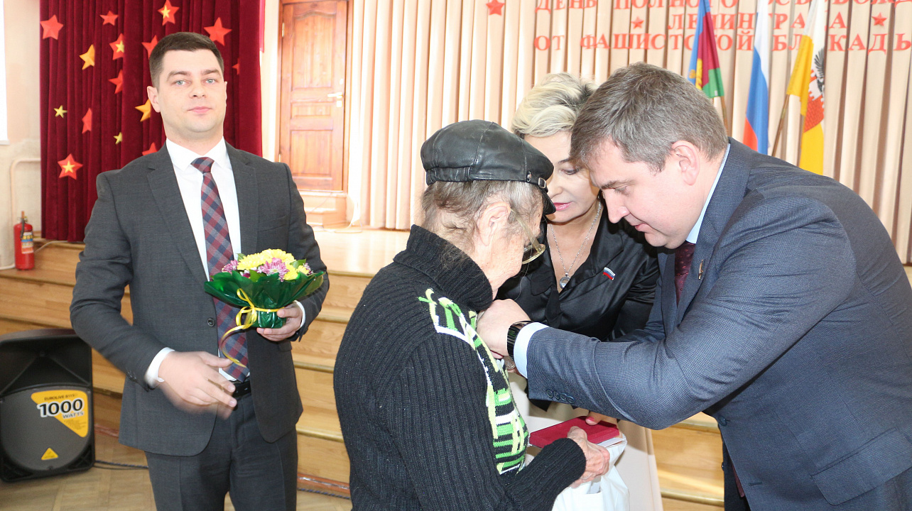 В Прикубанском округе поздравили ветеранов-блокадников