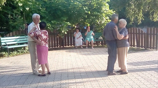 В Западном округе проходят танцевальные вечера отдыха