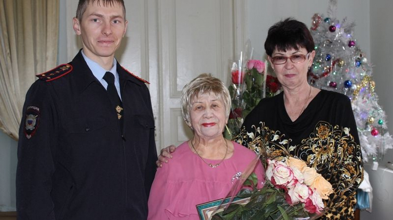 Председателю общественной организации защитников и блокадников Ленинграда Центрального округа Лидии Хямеляниной исполнилось 80 лет