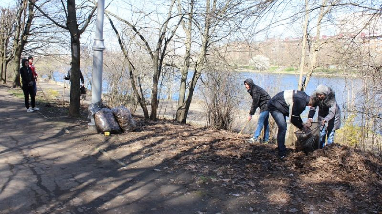 Глава администрации Центрального округа Елена Малова приняла участие в субботнике