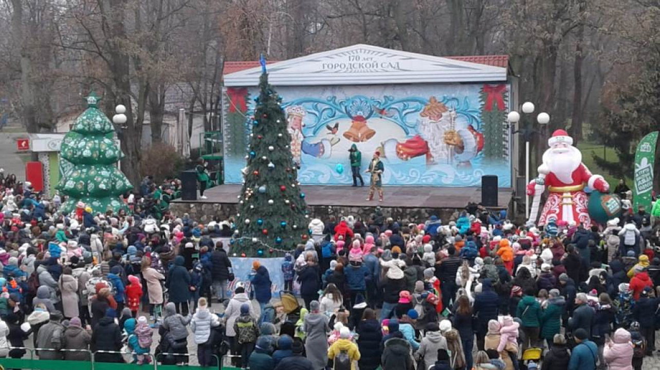 В Городском саду прошла встреча с Дедом Морозом
