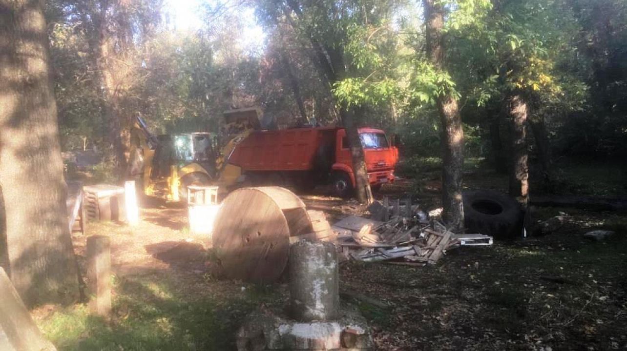 В окрестностях парка 30-летия Победы ведется демонтаж экстрим-площадки