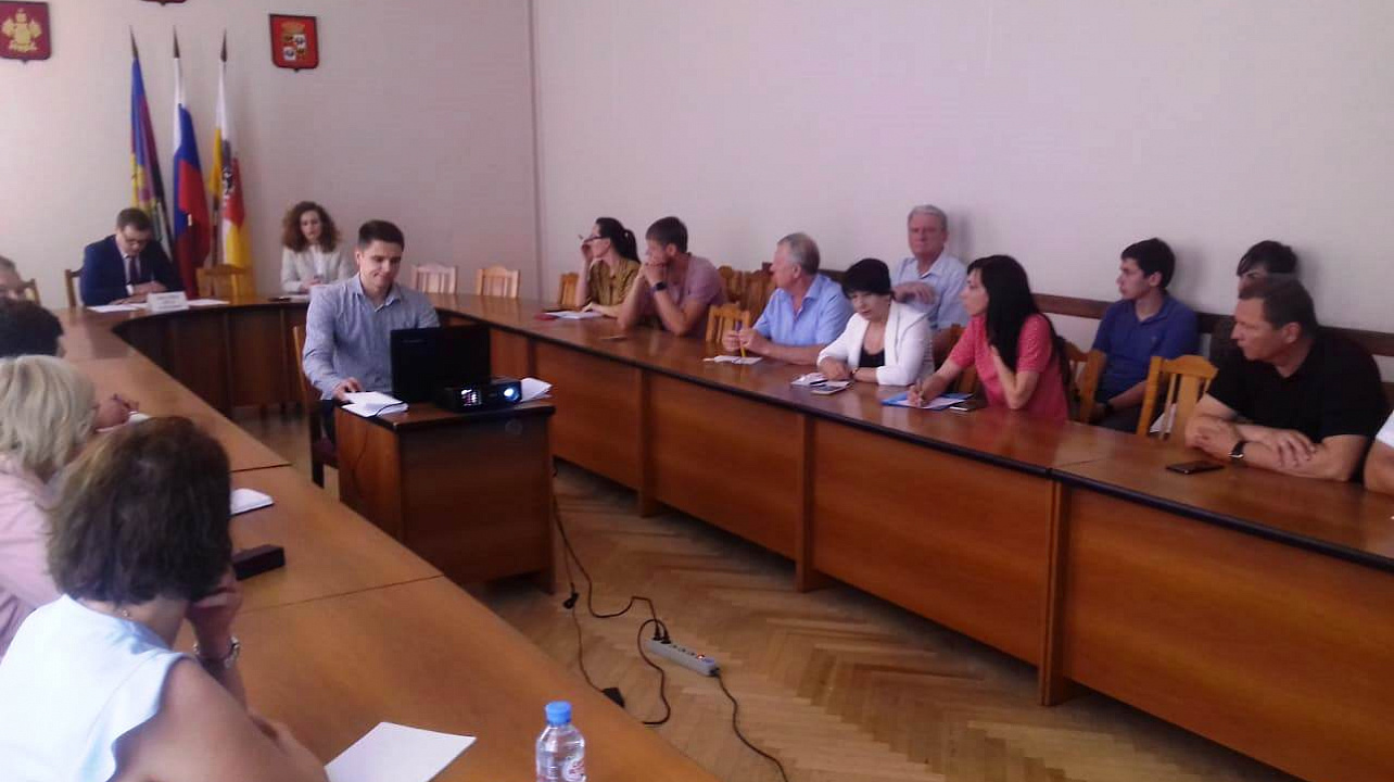 Бизнесменам Западного округа напомнили правила размещения рекламы на фасадах