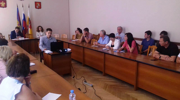 Бизнесменам Западного округа напомнили правила размещения рекламы на фасадах