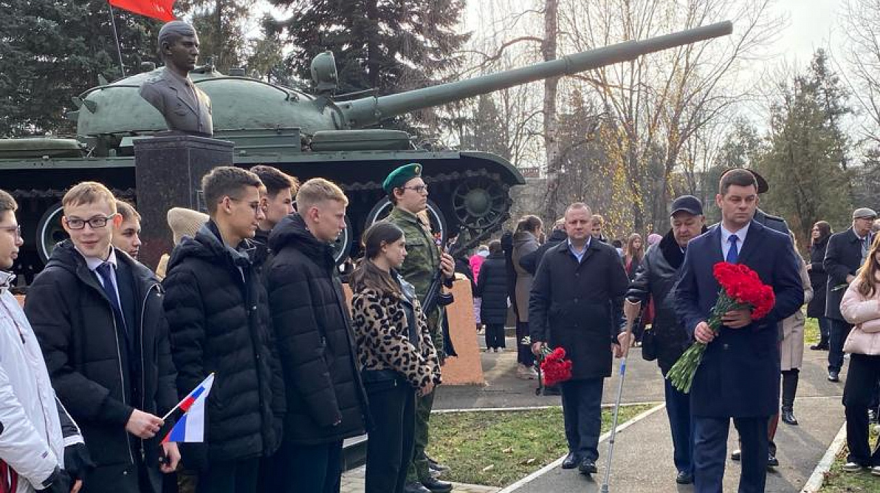 Сегодня у всех памятников и захоронений героев Великой Отечественной войны в Прикубанском округе прошли возложения цветов