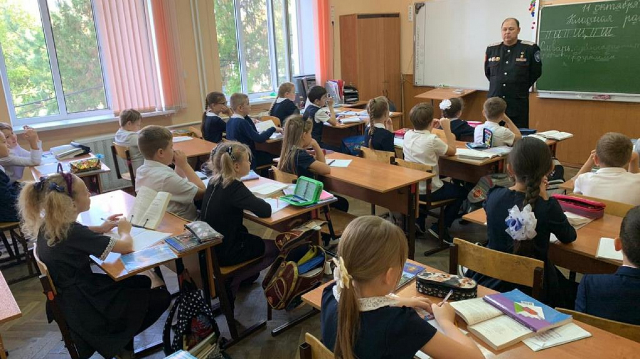 В гимназии № 54 Западного округа прошел урок мужества