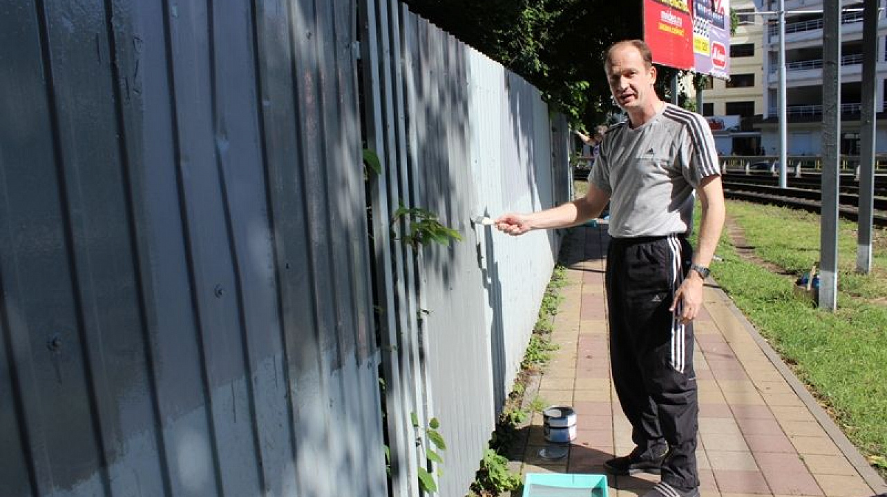 Сотрудники администрации Центрального округа вышли на субботник