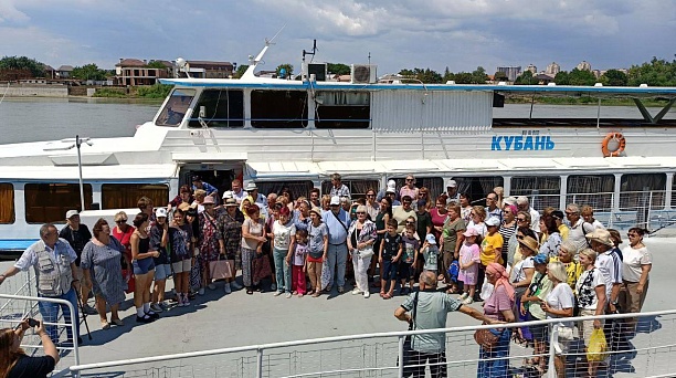 Актив избирательного округа № 2 отправился на прогулку по реке Кубань на теплоходе