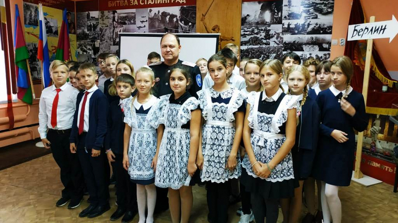 В гимназии № 54 Западного округа прошел урок мужества